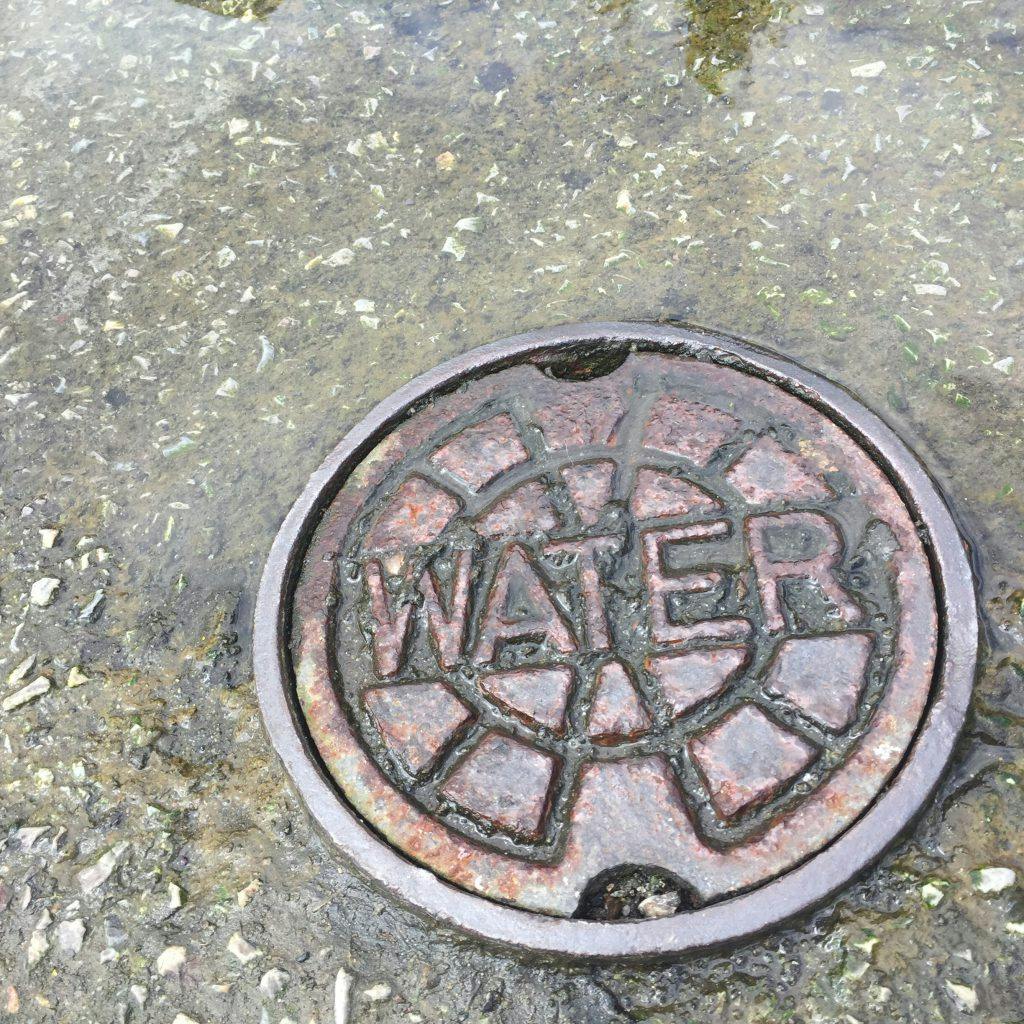 Water pipe cover square